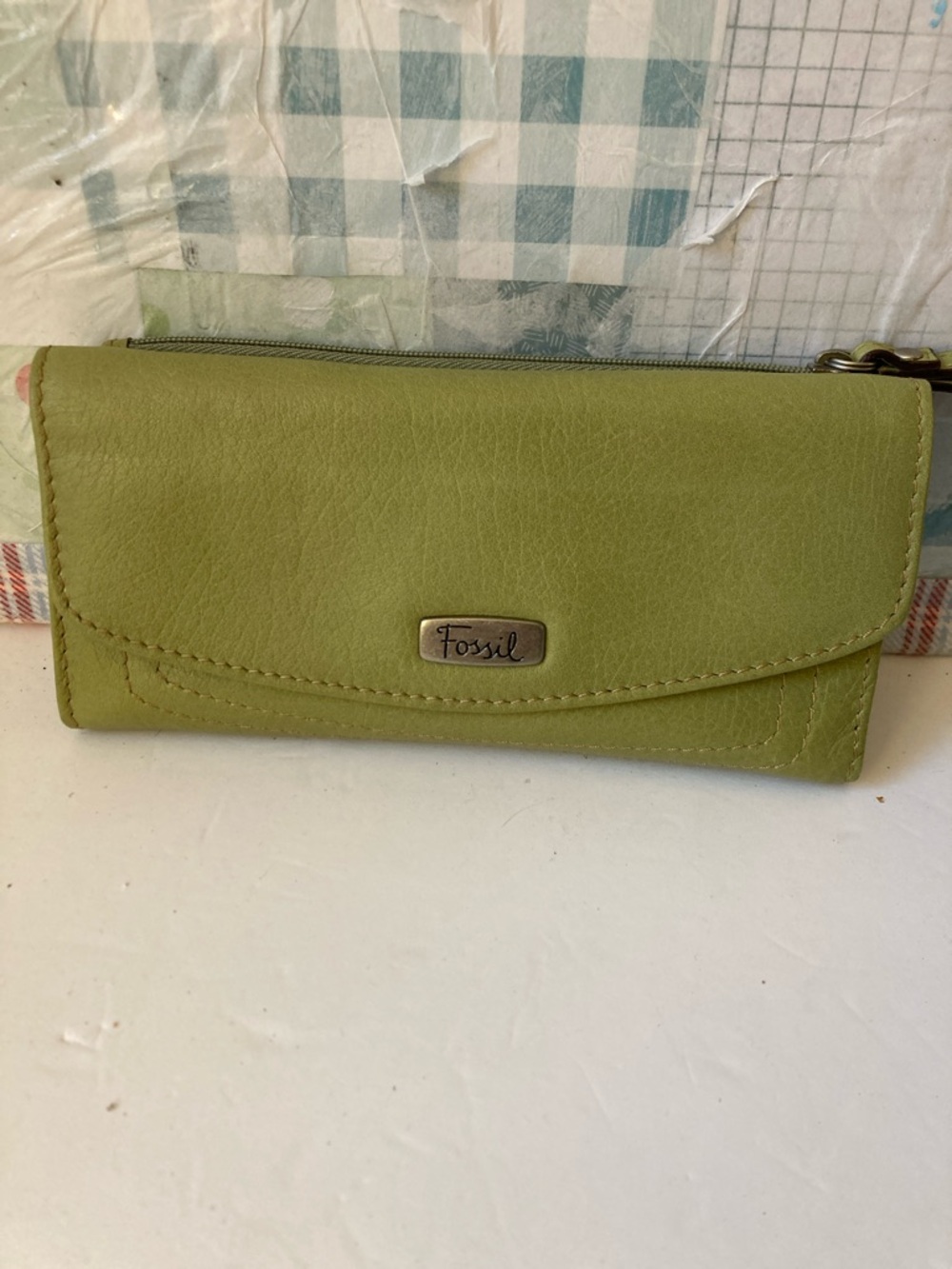 Fossil Light Olive Leather 71/2in Wallet